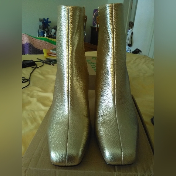 BNWOT GOLD HEELED BADASS BOOTS Ladies BY KATIE PERRY AMAZING HEEL SZ. 9.5 🔥🔥🔥 - Picture 6 of 9